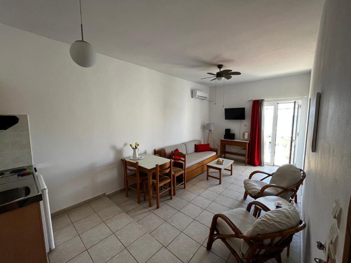 Michael Apartments Agia Marina  Exterior photo